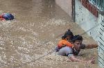 Nepal, lacrime nella pioggia